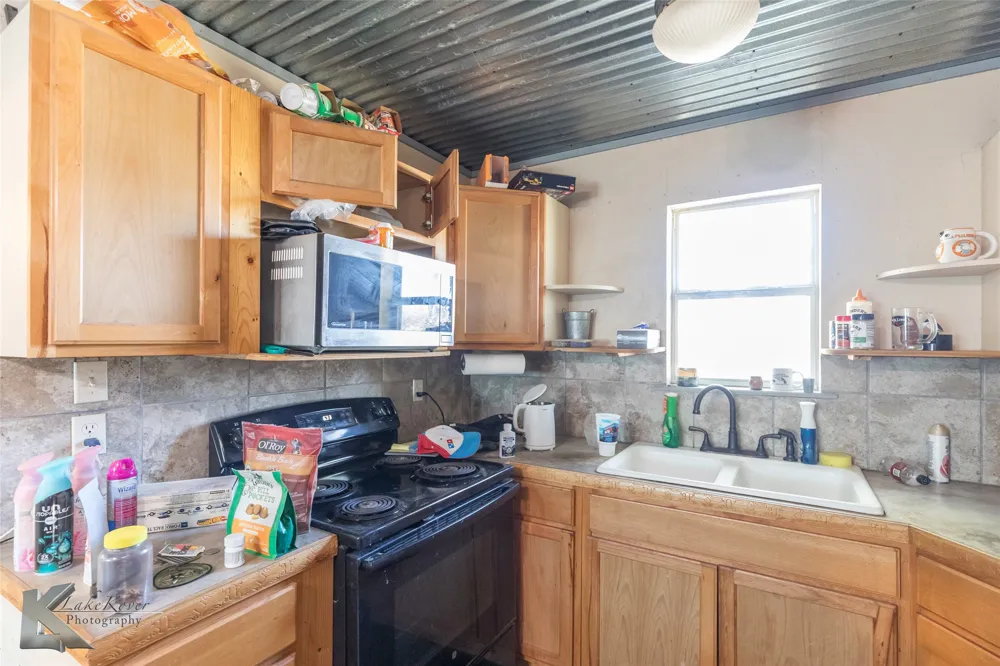 576 Mccartney Lane Tye, TX 79563