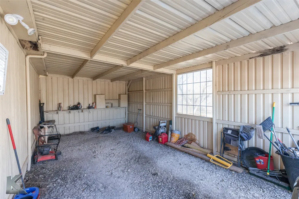 576 Mccartney Lane Tye, TX 79563