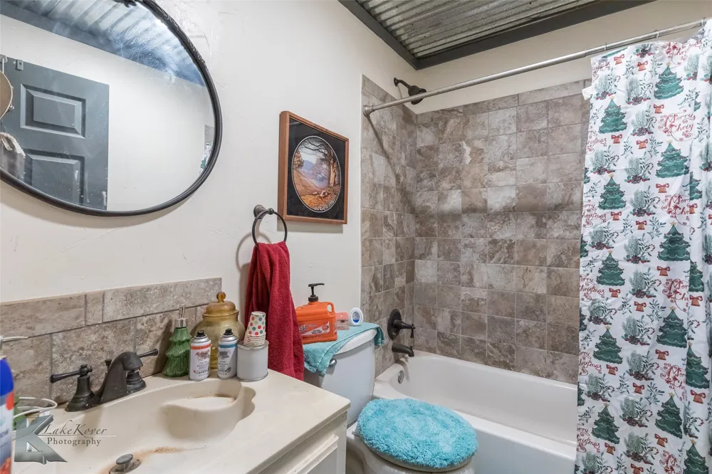 576 Mccartney Lane Tye, TX 79563