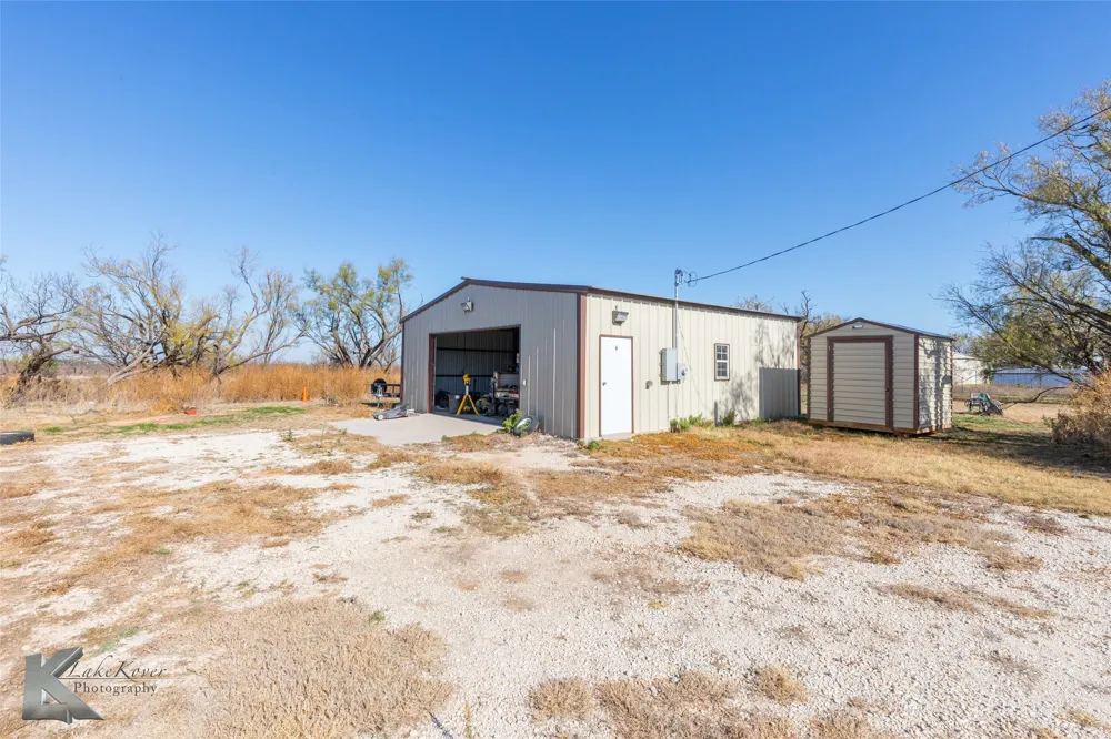 576 Mccartney Lane Tye, TX 79563