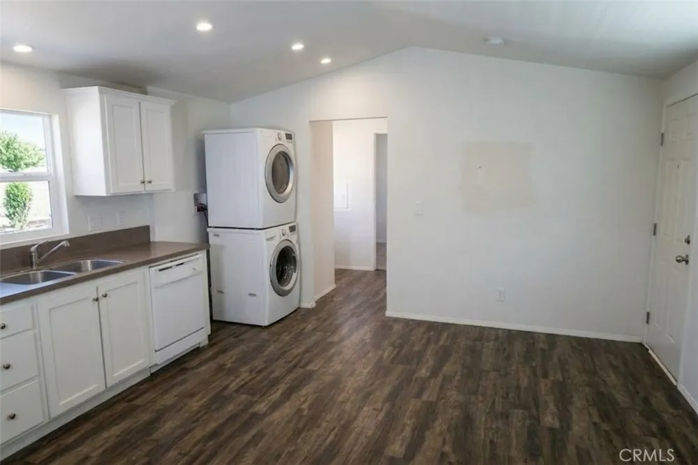 2767 W 1st #12 Santa Ana, CA 92703