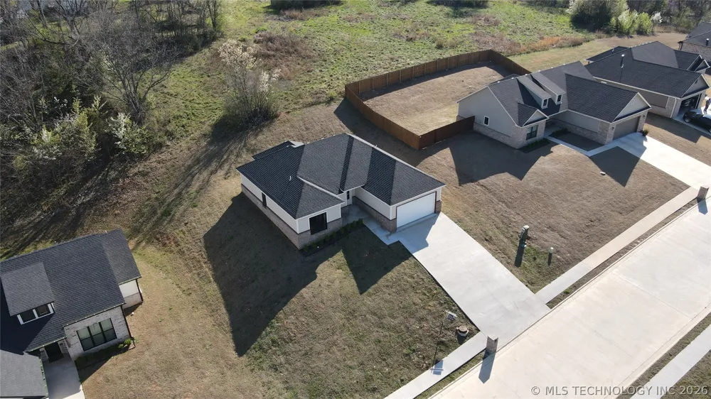 824 E Harlan Drive Tahlequah, OK 74464