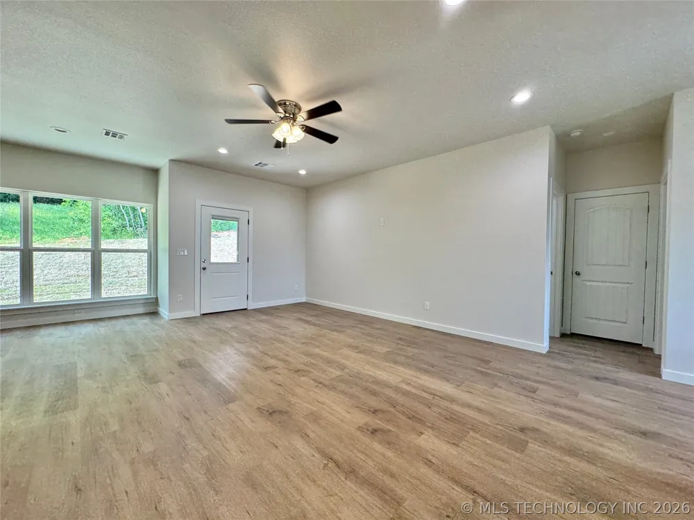824 E Harlan Drive Tahlequah, OK 74464
