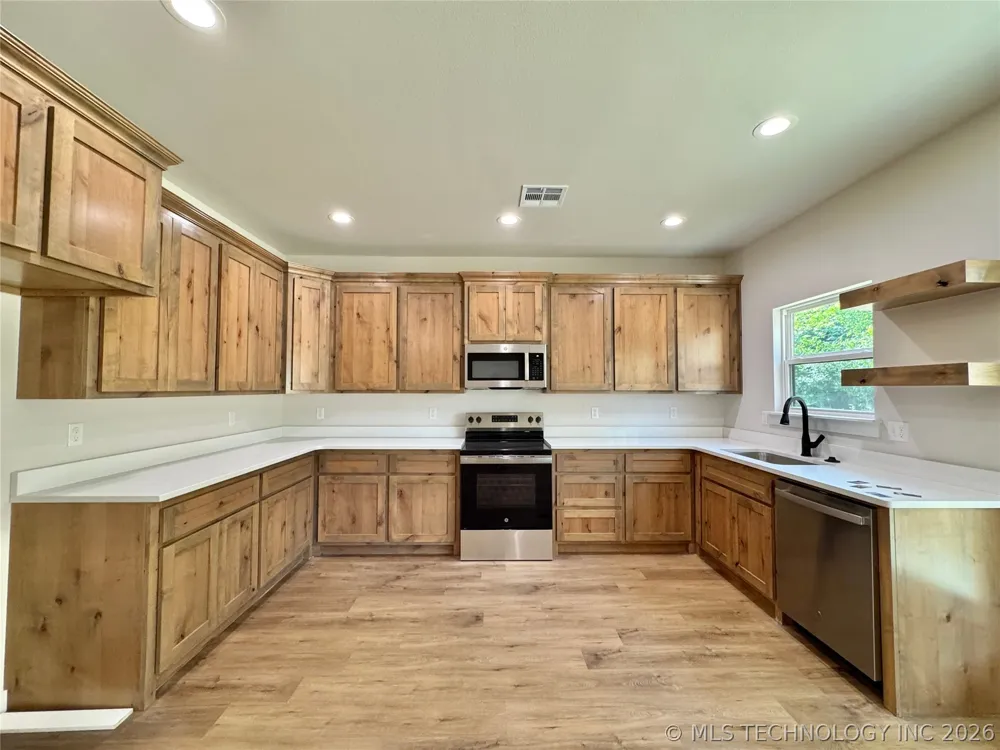824 E Harlan Drive Tahlequah, OK 74464