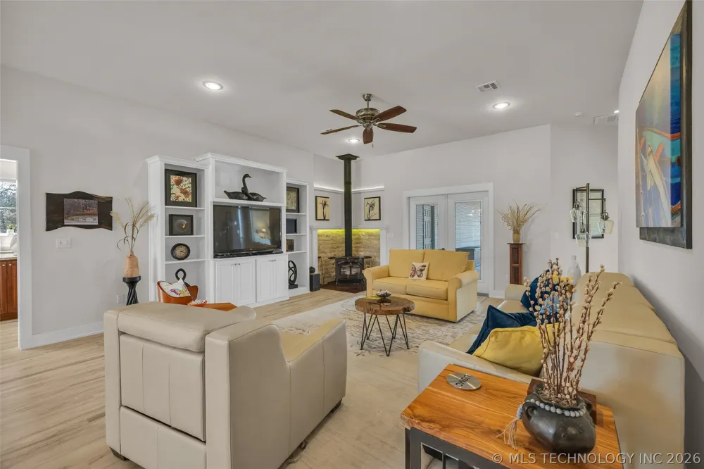 33389 S Coves Drive Afton, OK 74331