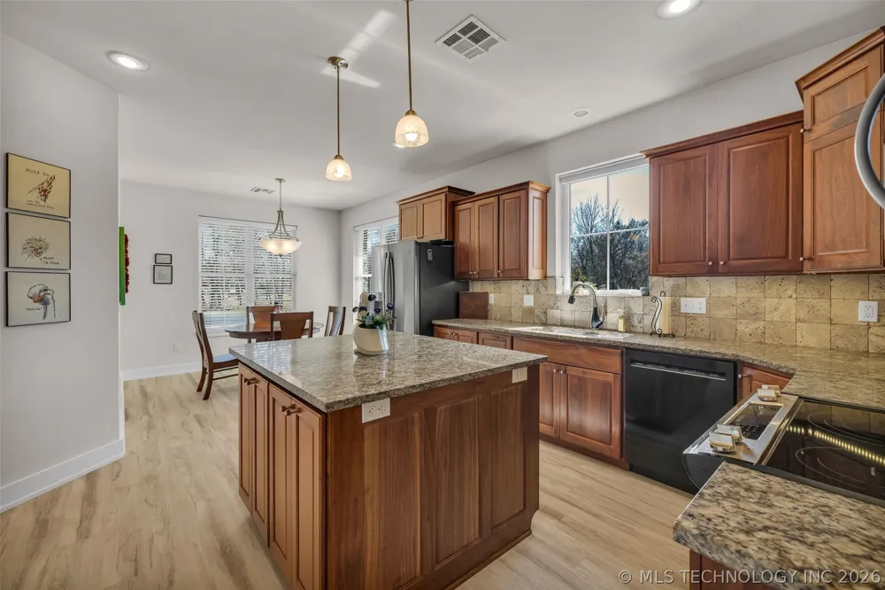 33389 S Coves Drive Afton, OK 74331