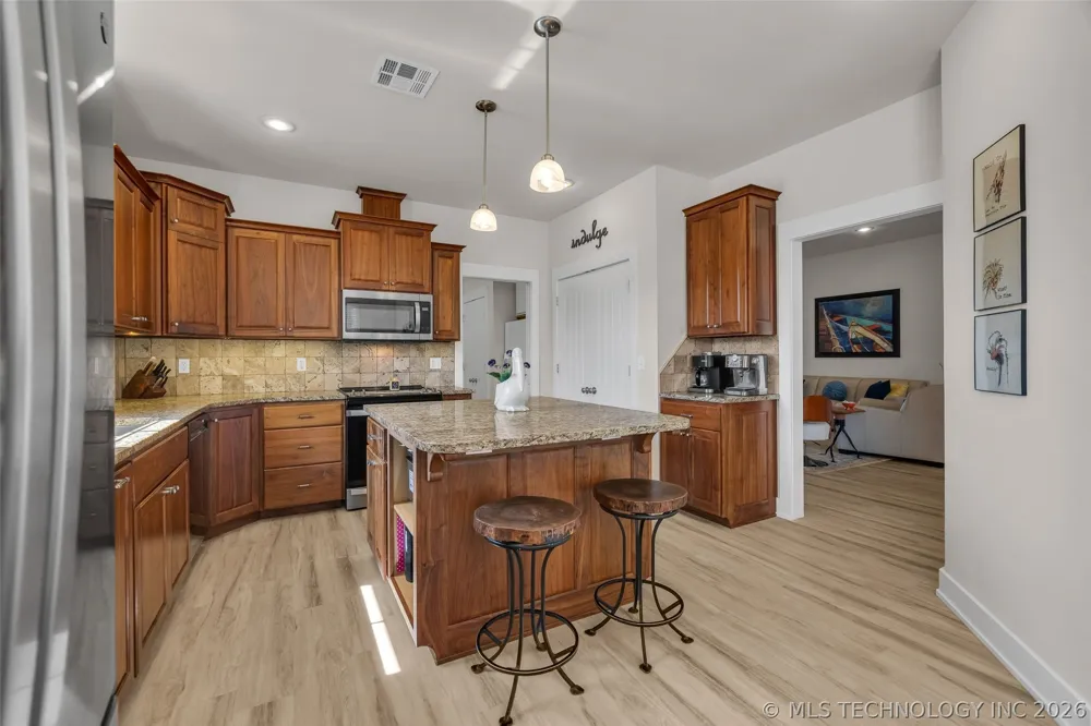 33389 S Coves Drive Afton, OK 74331