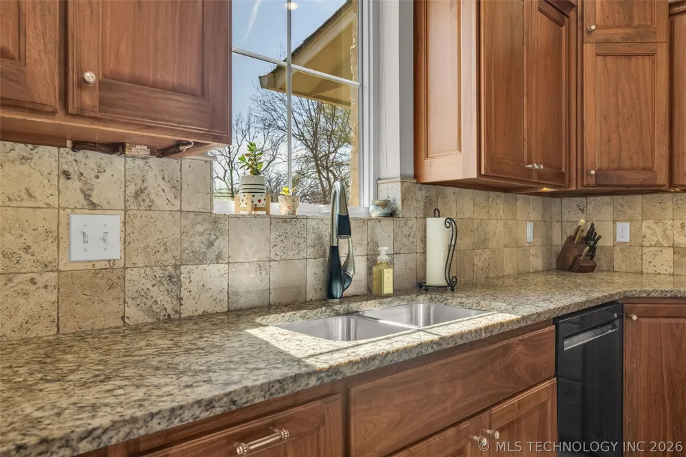 33389 S Coves Drive Afton, OK 74331