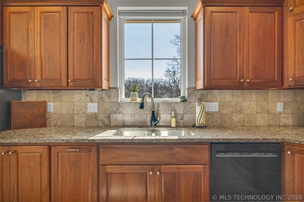 33389 S Coves Drive Afton, OK 74331