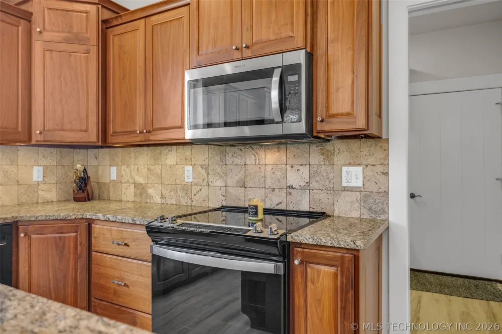 33389 S Coves Drive Afton, OK 74331
