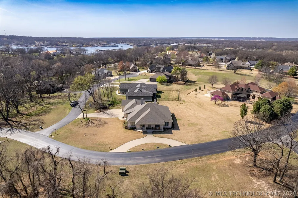 33389 S Coves Drive Afton, OK 74331