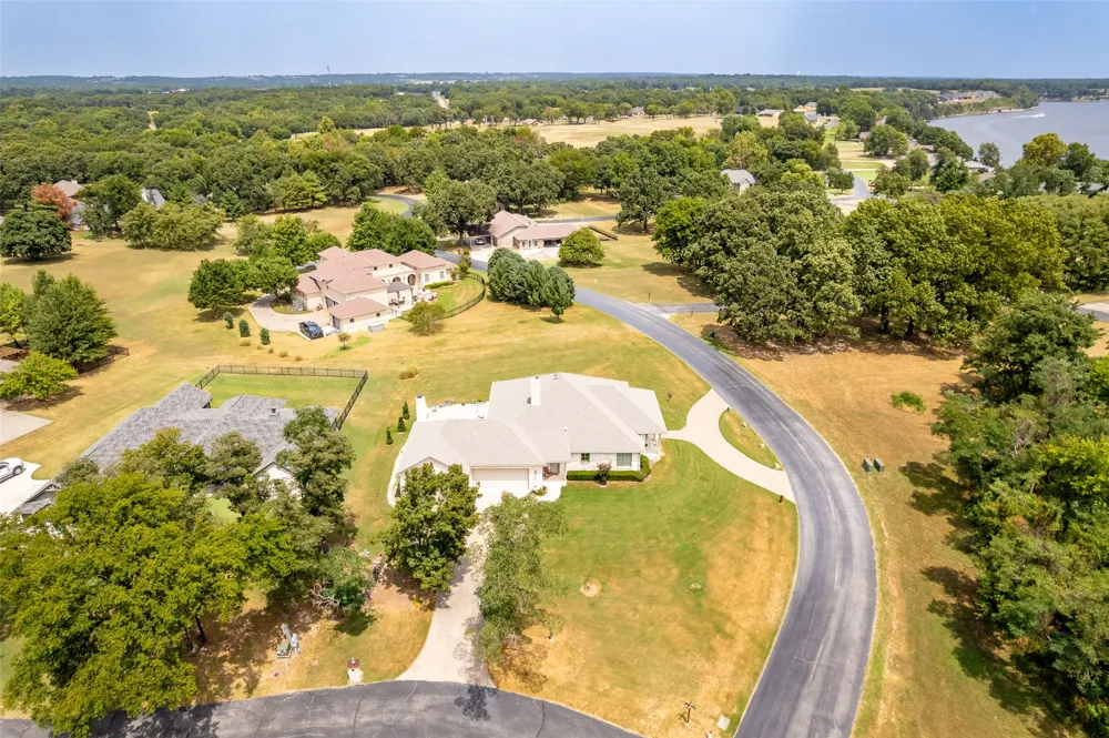 33389 S Coves Drive Afton, OK 74331