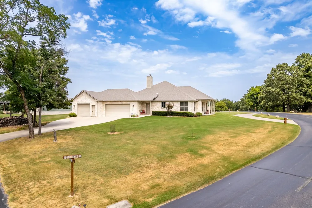 33389 S Coves Drive Afton, OK 74331