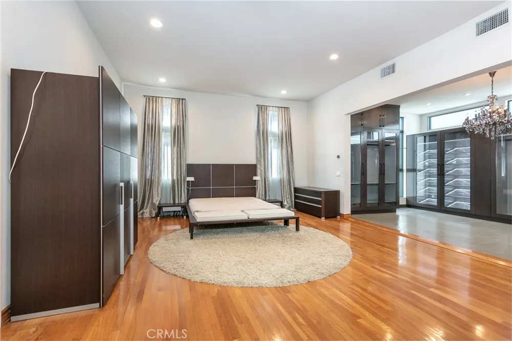 3965 Alta Mesa Studio City, CA 91604