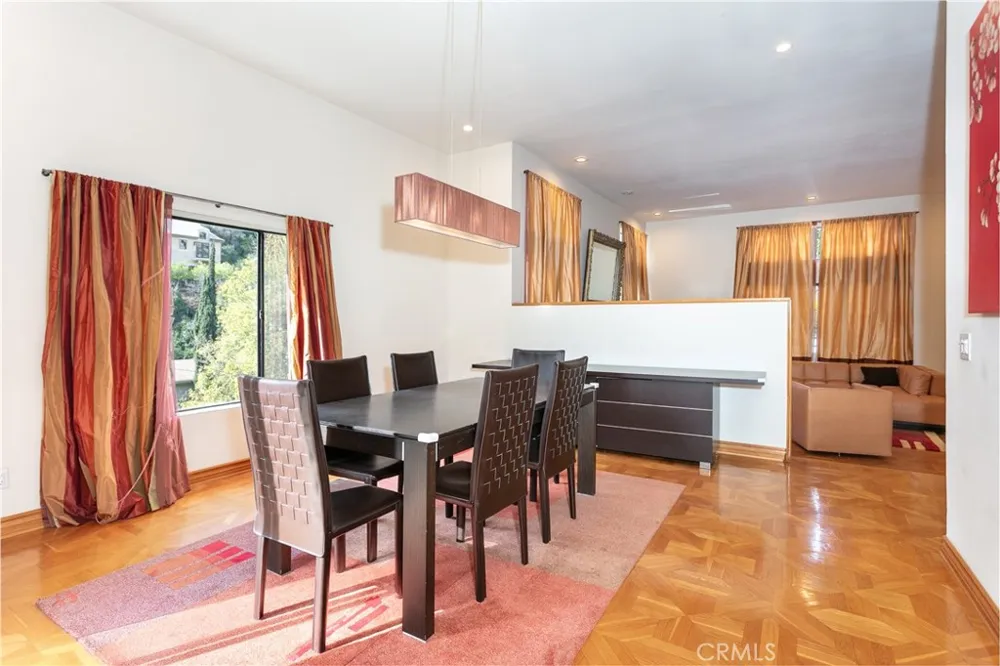 3965 Alta Mesa Studio City, CA 91604