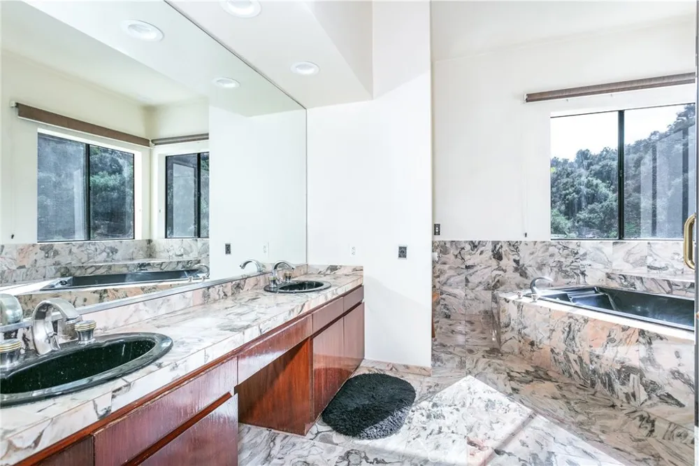 3965 Alta Mesa Studio City, CA 91604