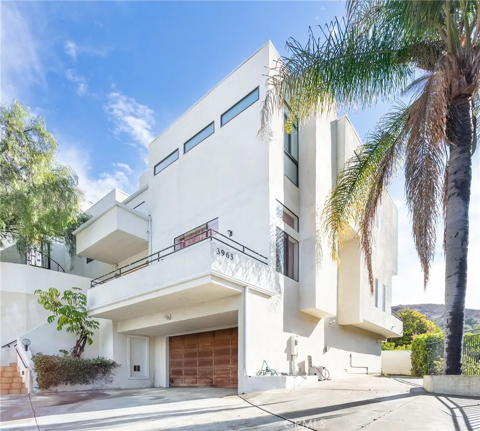 3965 Alta Mesa Studio City, CA 91604