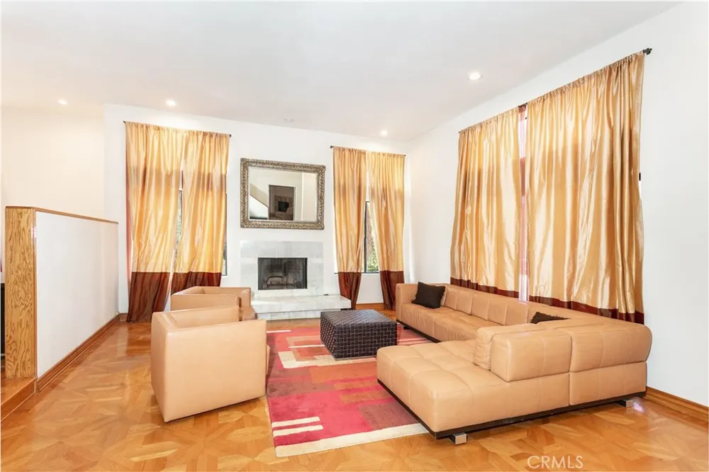 3965 Alta Mesa Studio City, CA 91604