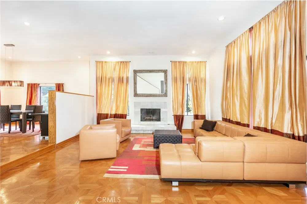3965 Alta Mesa Studio City, CA 91604