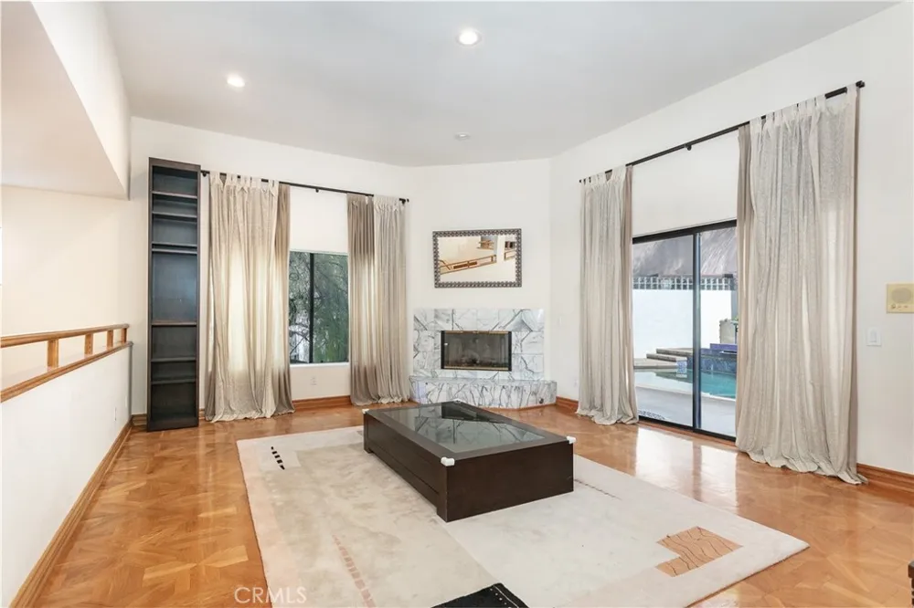 3965 Alta Mesa Studio City, CA 91604