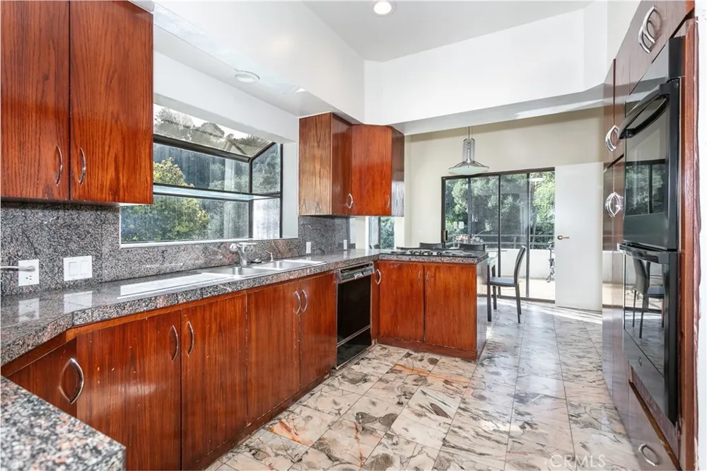 3965 Alta Mesa Studio City, CA 91604