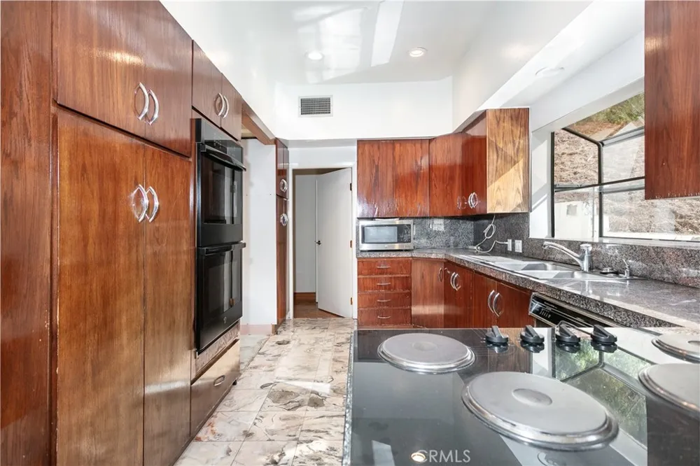 3965 Alta Mesa Studio City, CA 91604