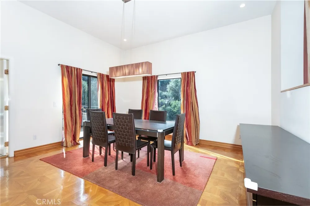 3965 Alta Mesa Studio City, CA 91604