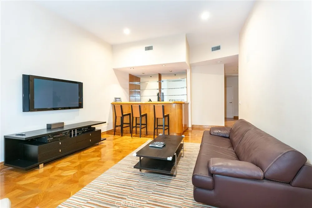 3965 Alta Mesa Studio City, CA 91604