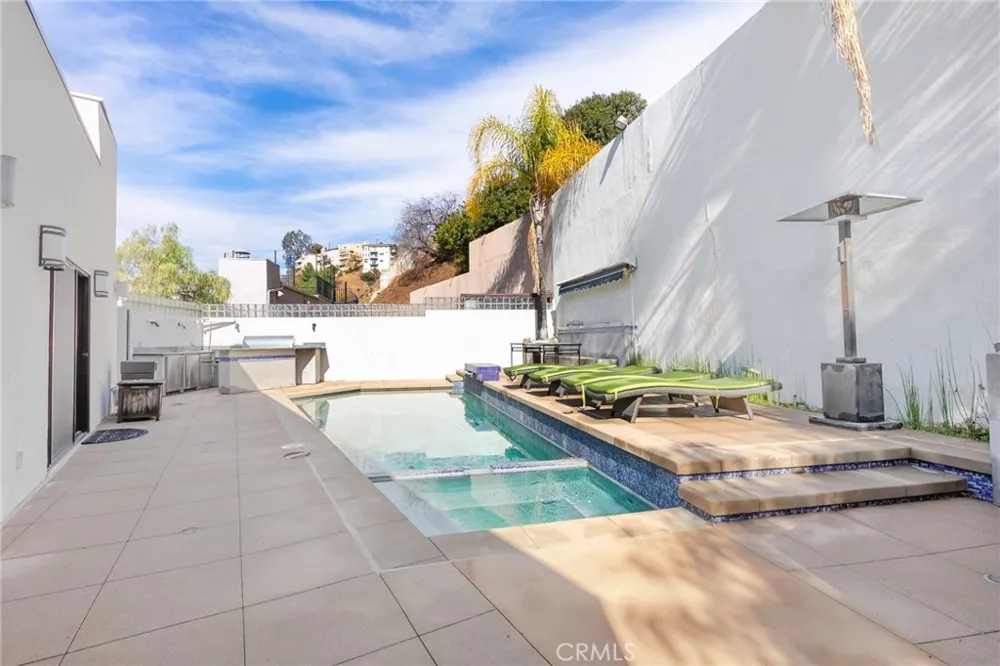3965 Alta Mesa Studio City, CA 91604