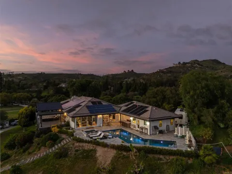 7017 Via Mariposa Sur