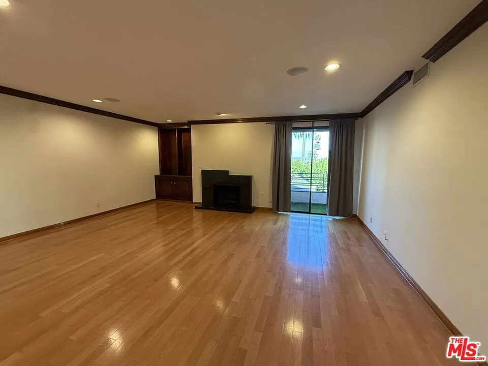450 Oakhurst Drive #304 Beverly Hills, CA 90210