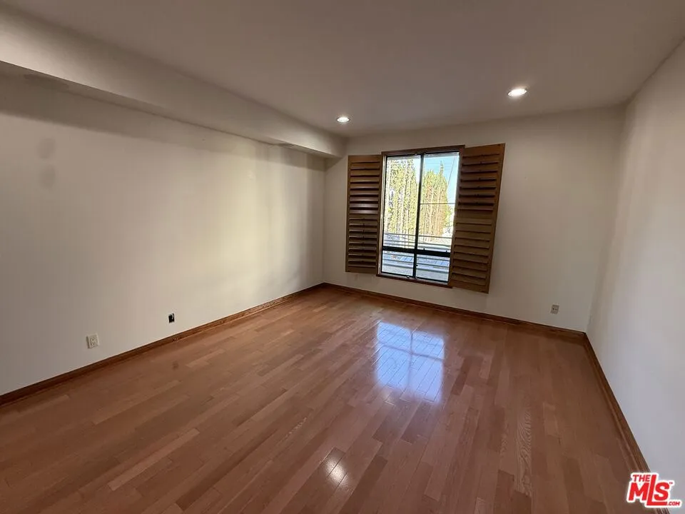 450 Oakhurst Drive #304 Beverly Hills, CA 90210