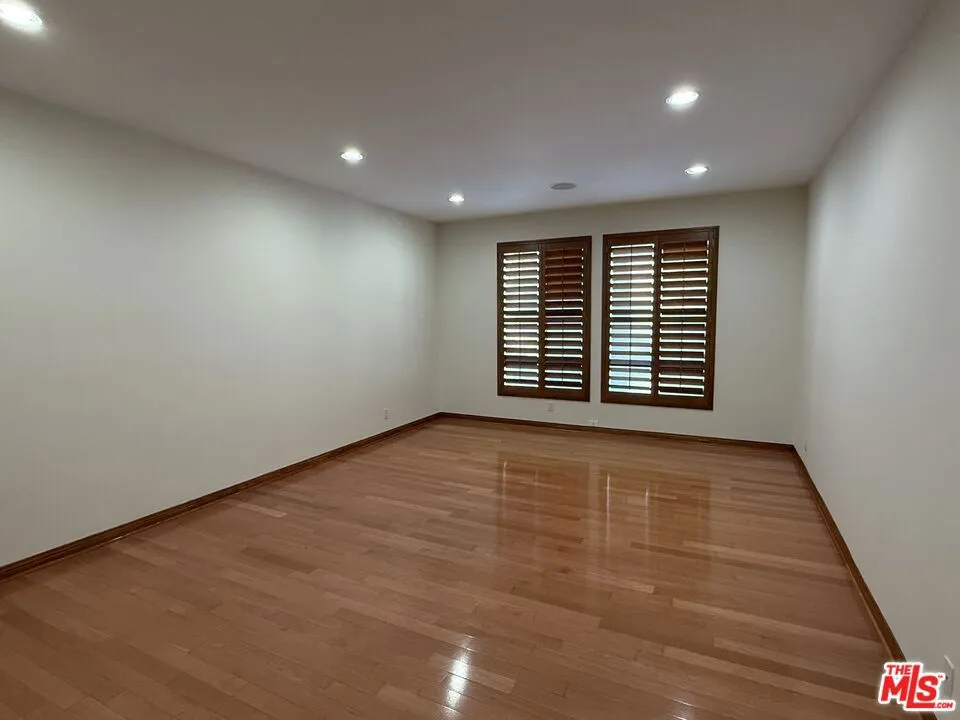 450 Oakhurst Drive #304 Beverly Hills, CA 90210