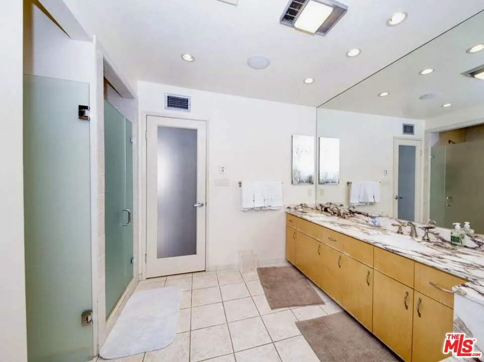 450 Oakhurst Drive #304 Beverly Hills, CA 90210