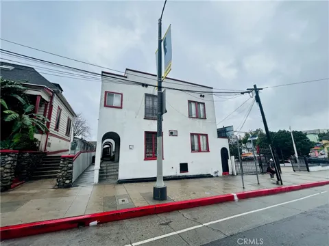 1534 W Temple