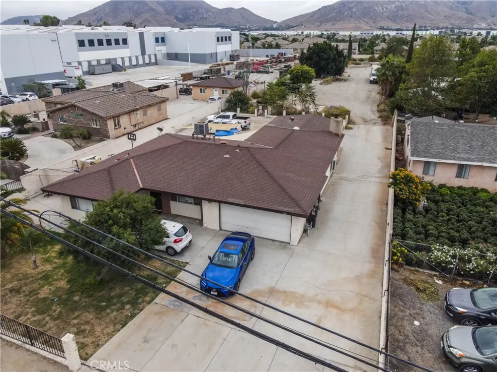 16569 Slover Fontana, CA 92337