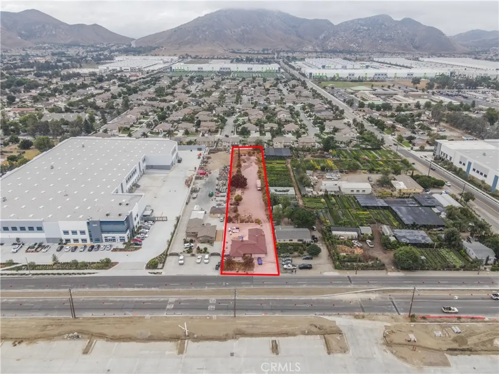 16569 Slover Fontana, CA 92337