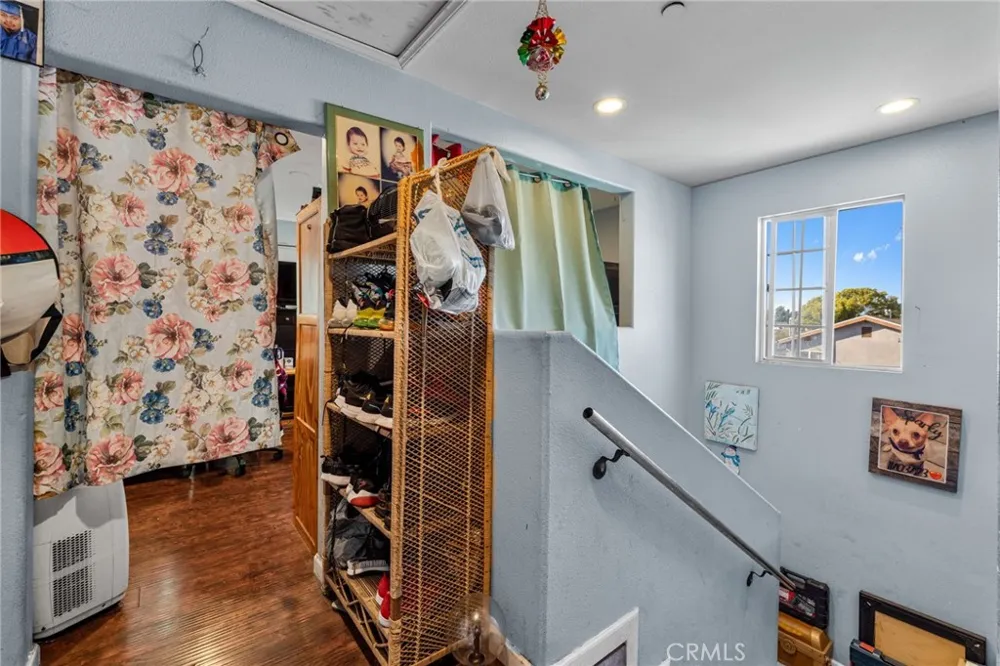 879 E 40th Place Los Angeles, CA 90011