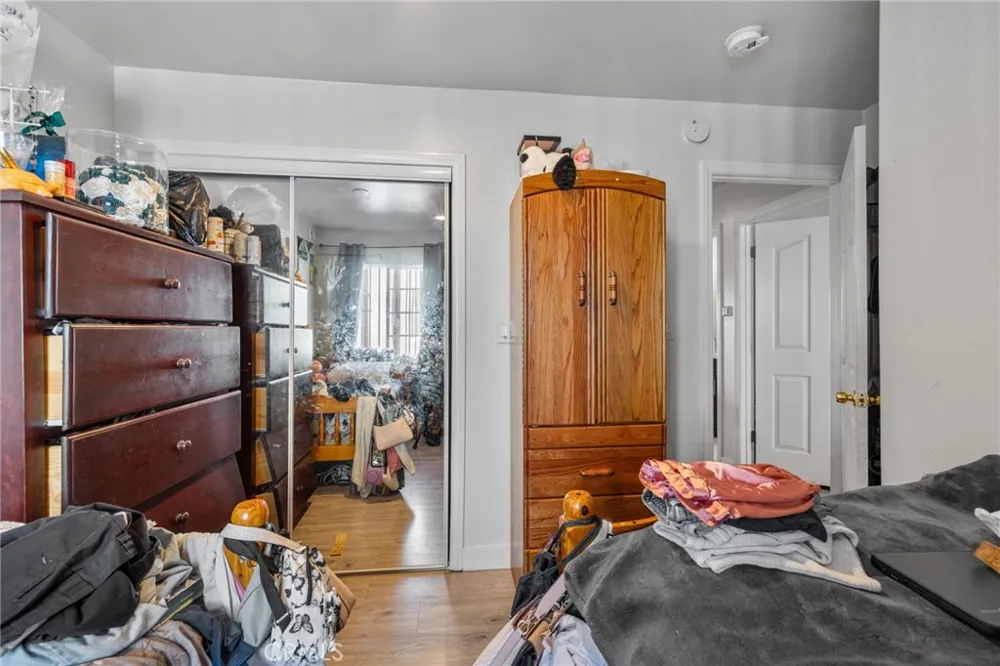 879 E 40th Place Los Angeles, CA 90011