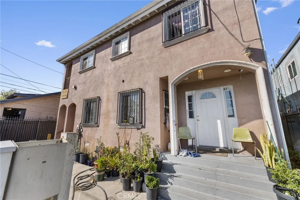 879 E 40th Place Los Angeles, CA 90011