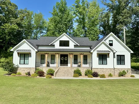 835 Edgewater Way