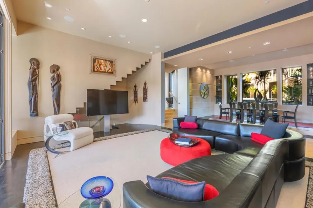 Address Not Shown Los Altos Hills, CA 94022