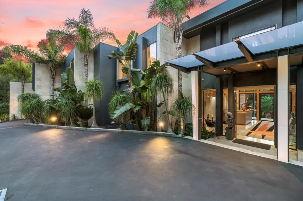 Address Not Shown Los Altos Hills, CA 94022