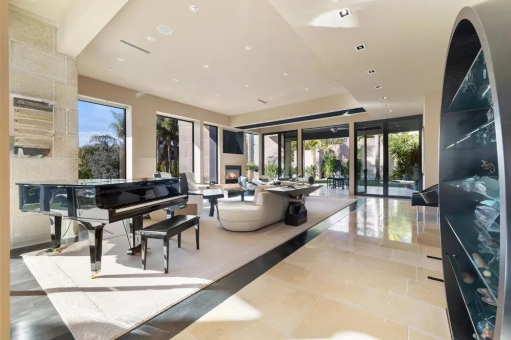 Address Not Shown Los Altos Hills, CA 94022