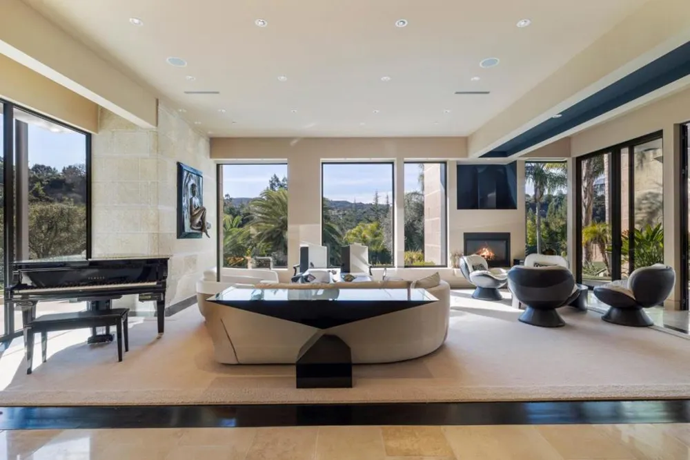 Address Not Shown Los Altos Hills, CA 94022