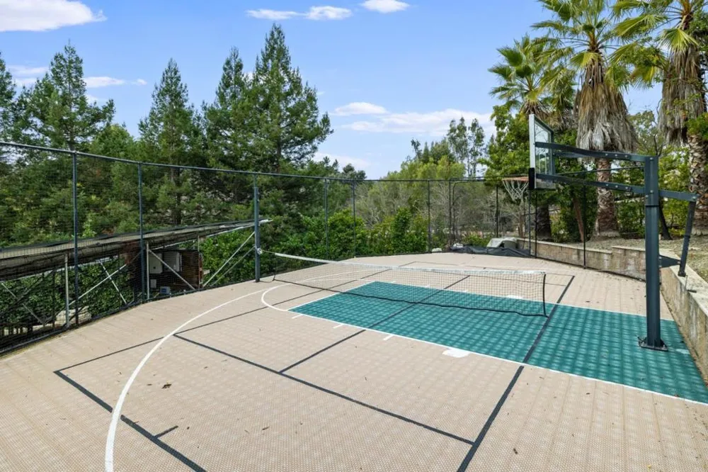 Address Not Shown Los Altos Hills, CA 94022