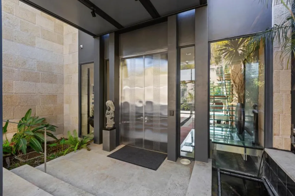 Address Not Shown Los Altos Hills, CA 94022