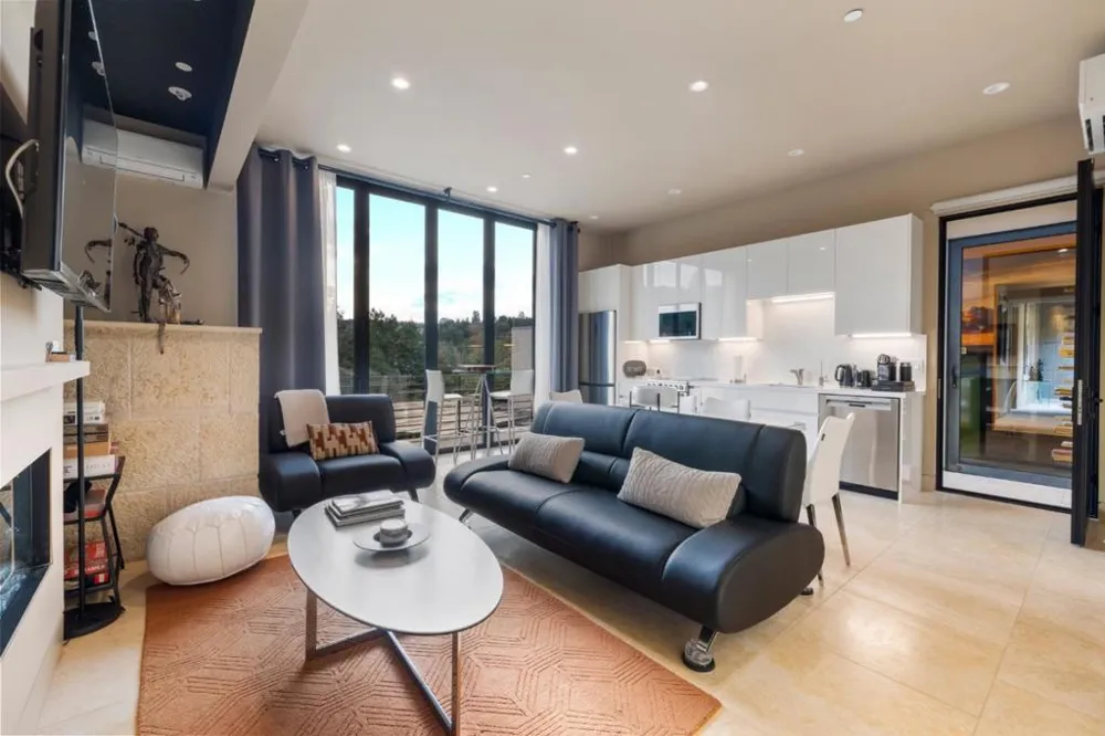 Address Not Shown Los Altos Hills, CA 94022