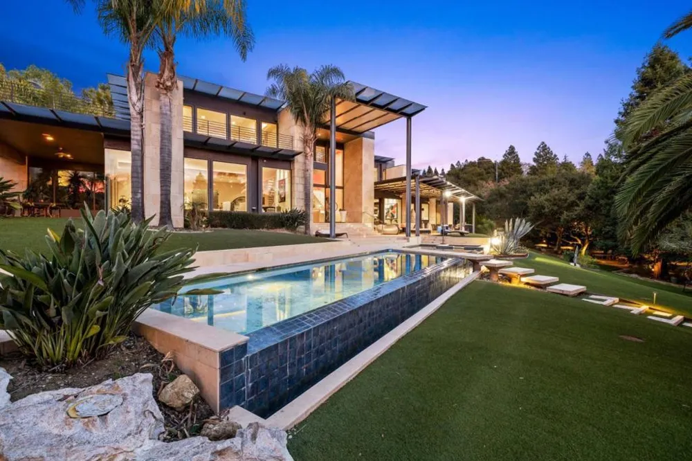 Address Not Shown Los Altos Hills, CA 94022