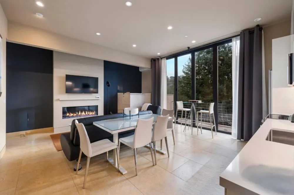 Address Not Shown Los Altos Hills, CA 94022